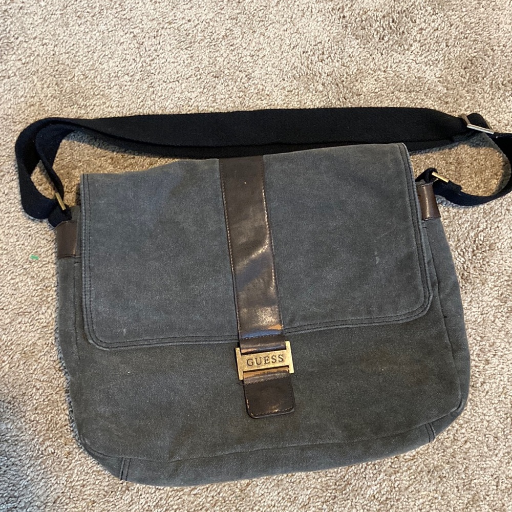 Guess Messenger Bag